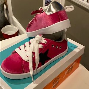 NWT Mia Star Sneaker